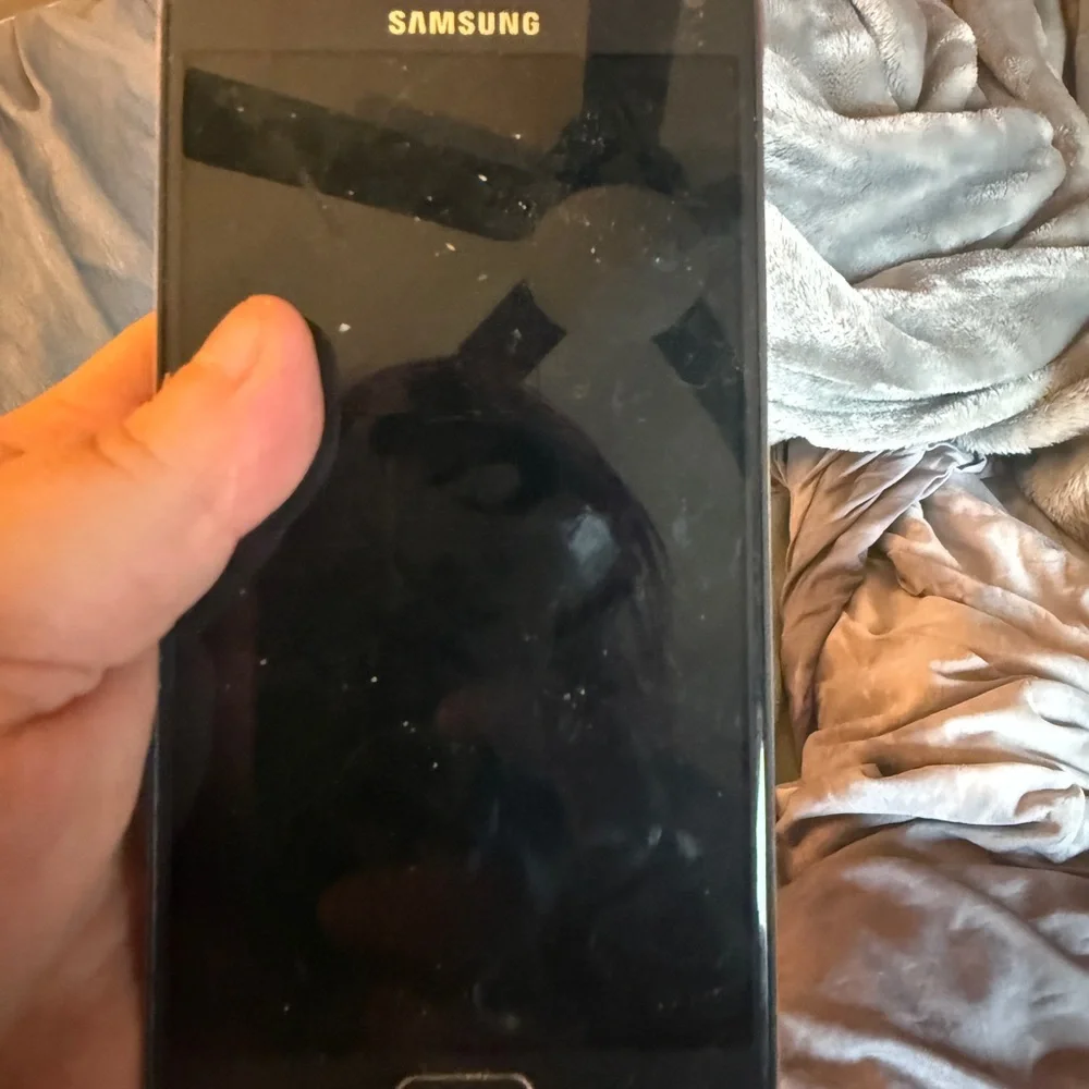 Samsung Dual-Tone Smartphones - Black and White